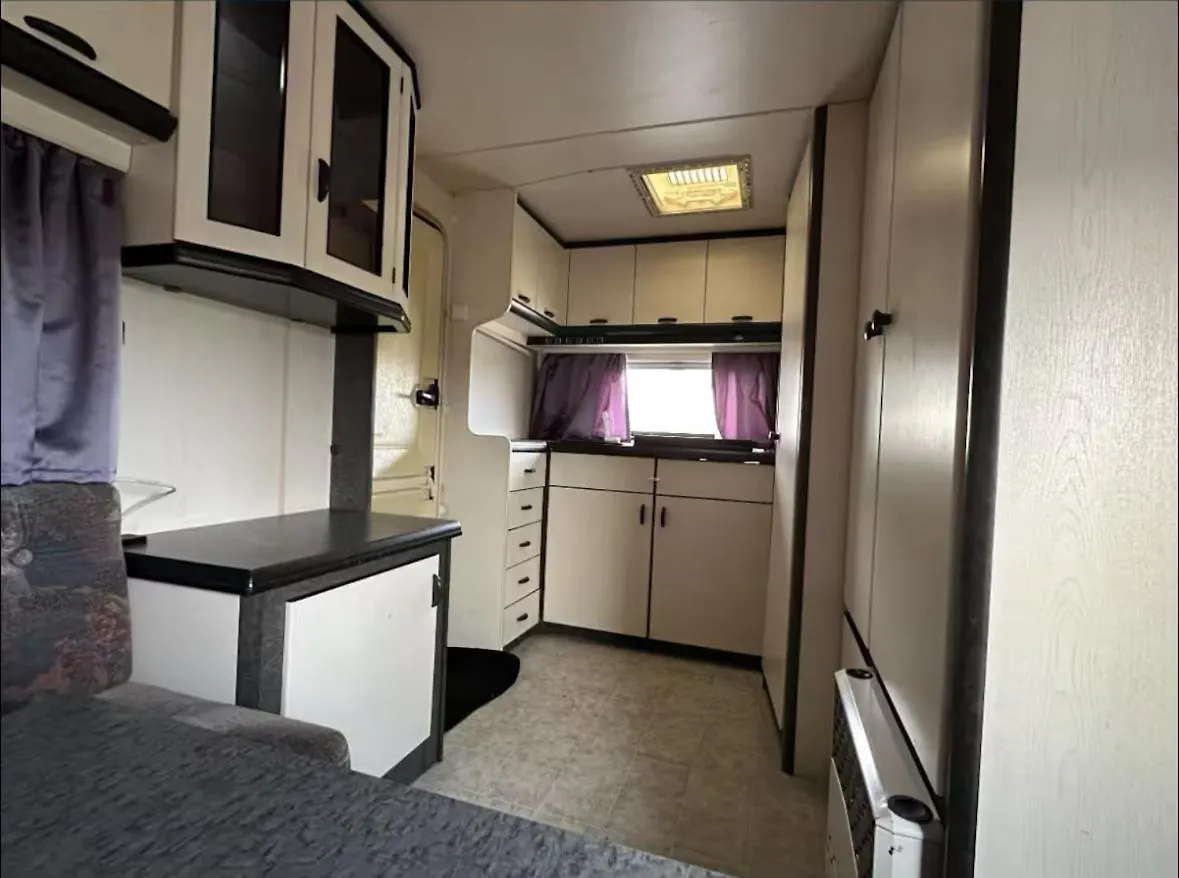 Rulota Studenteasca Hotel Bucharest Luxury tent